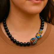 FACETED ONYX NECKLACE WITH SIDE COLORED SPHERE