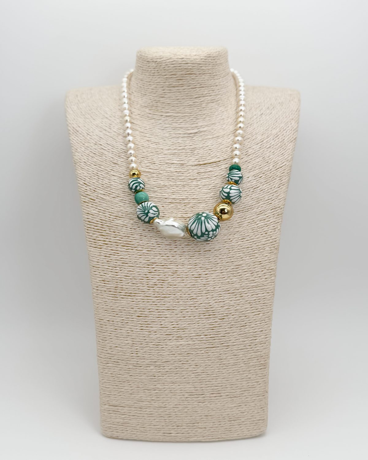 SHORT PEARL NECKLACE