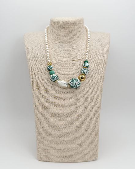 SHORT PEARL NECKLACE