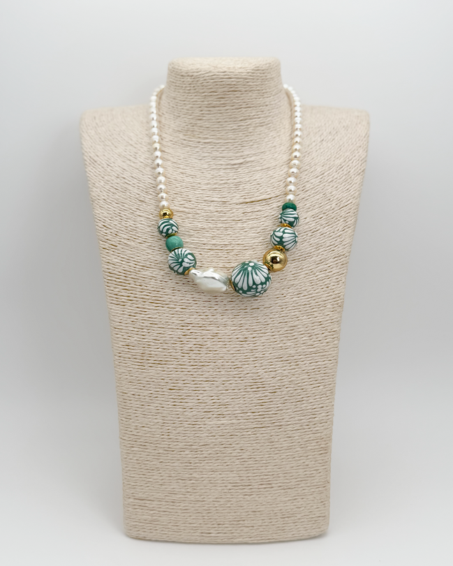 SHORT PEARL NECKLACE
