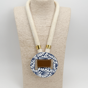COLLAR CORDON BEIGE GRUESO, PIEL ANILLOS DORADOS, Y CIRCULO DE TALAVERA GRANDE
