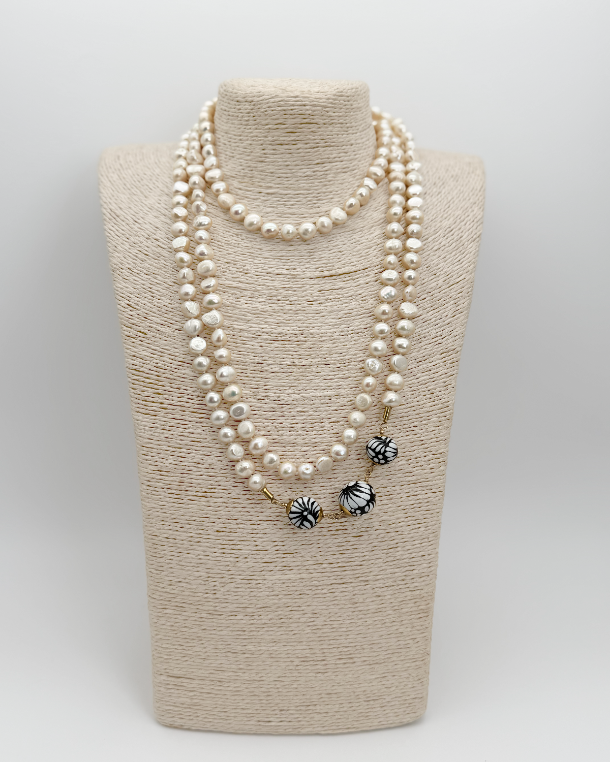 LONG NECKLACE WITH 3 BEADS