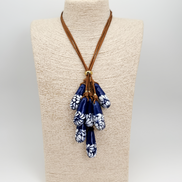 LONG NECKLACE CORD VERTICAL DROPS AND PEARL