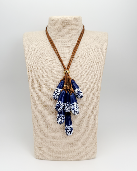 LONG NECKLACE CORD VERTICAL DROPS AND PEARL