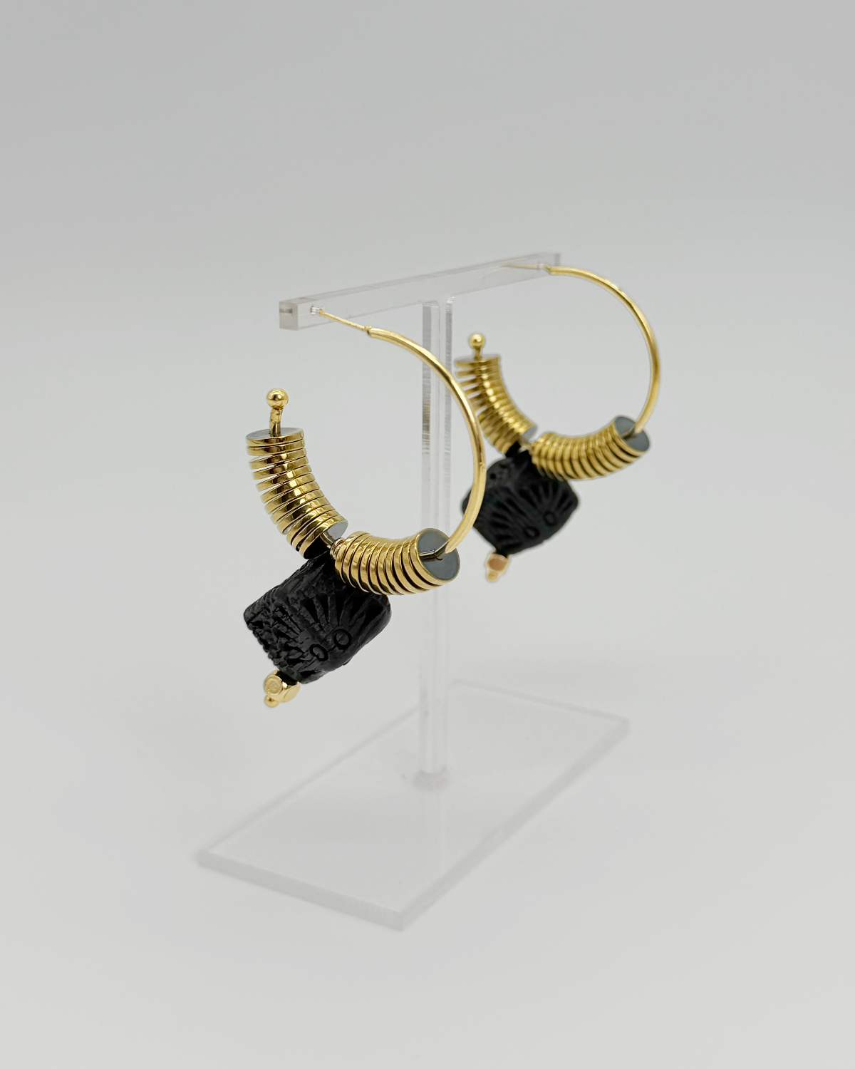 ARRACADA CON HEMATITA CUBO BARRO NEGRO