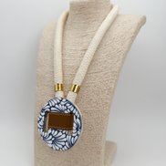 COLLAR CORDON BEIGE GRUESO, PIEL ANILLOS DORADOS, Y CIRCULO DE TALAVERA GRANDE