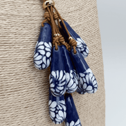 LONG NECKLACE CORD VERTICAL DROPS AND PEARL