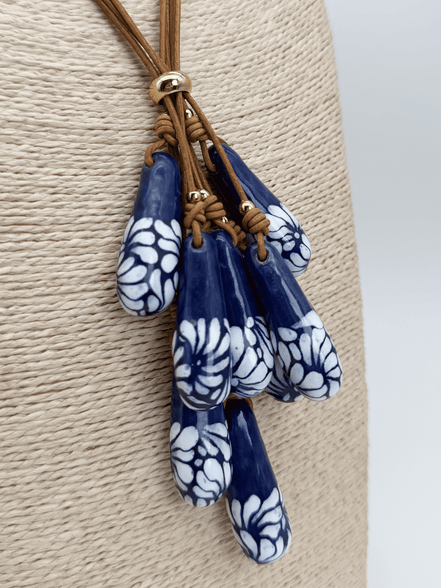 LONG NECKLACE CORD VERTICAL DROPS AND PEARL
