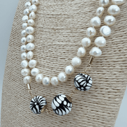 LONG NECKLACE WITH 3 BEADS