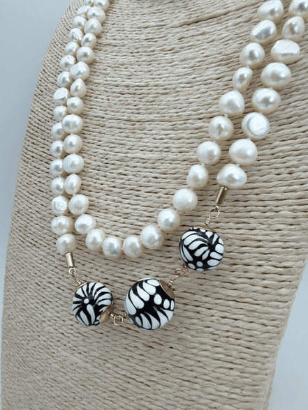 LONG NECKLACE WITH 3 BEADS