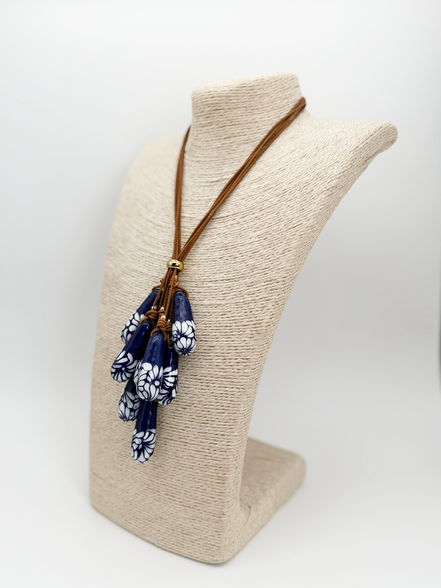 LONG NECKLACE CORD VERTICAL DROPS AND PEARL