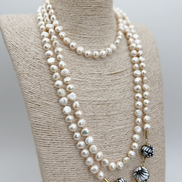 LONG NECKLACE WITH 3 BEADS