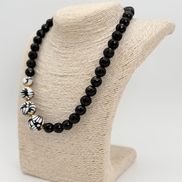 COLLAR ONIX FACETADO ESFERA LATERAL
