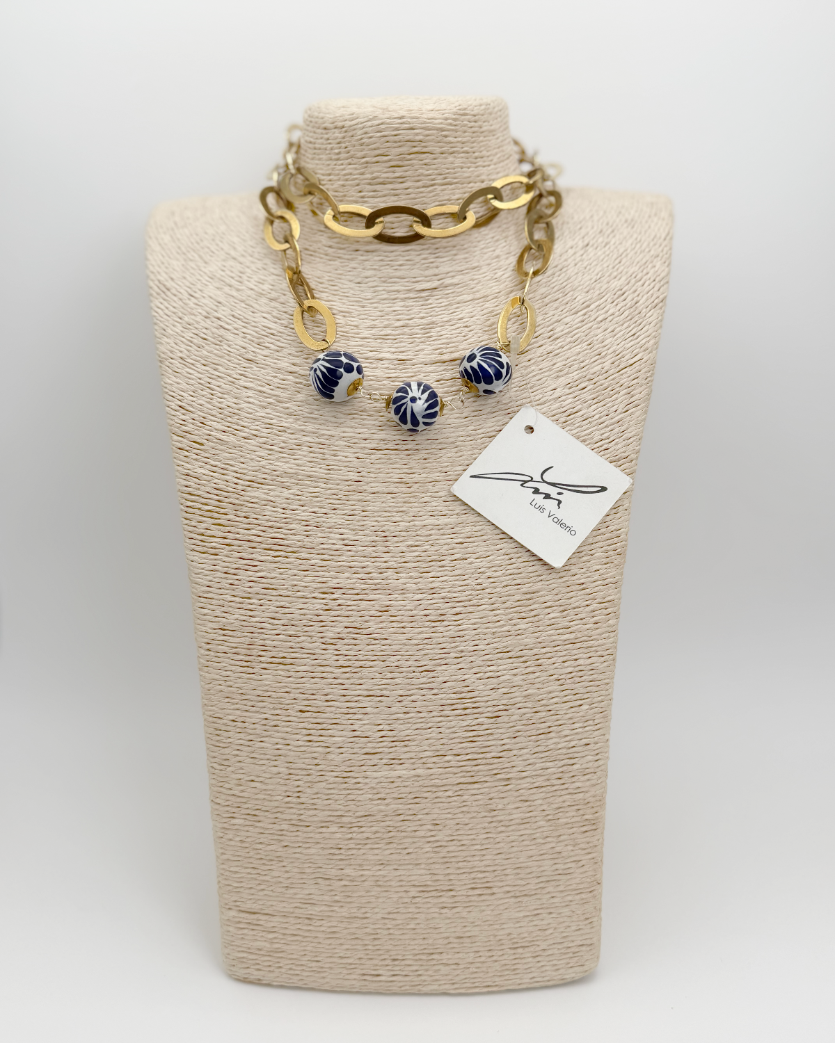 COLLAR LARGO ESFERAS LATERAL