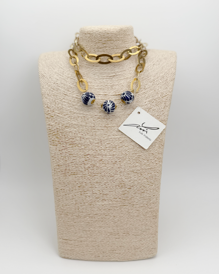 COLLAR LARGO ESFERAS LATERAL
