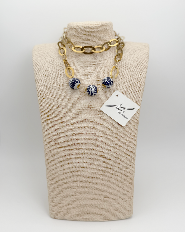 COLLAR LARGO ESFERAS LATERAL