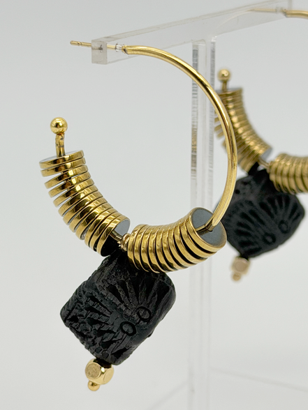 ARRACADA CON HEMATITA CUBO BARRO NEGRO