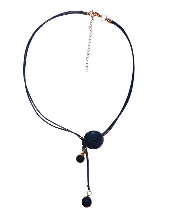 COLLAR BARRO NEGRO CON ESFERAS DE ONIX