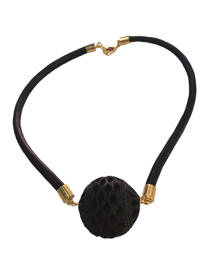 COLLAR ESFERA DE BARRO NEGRO