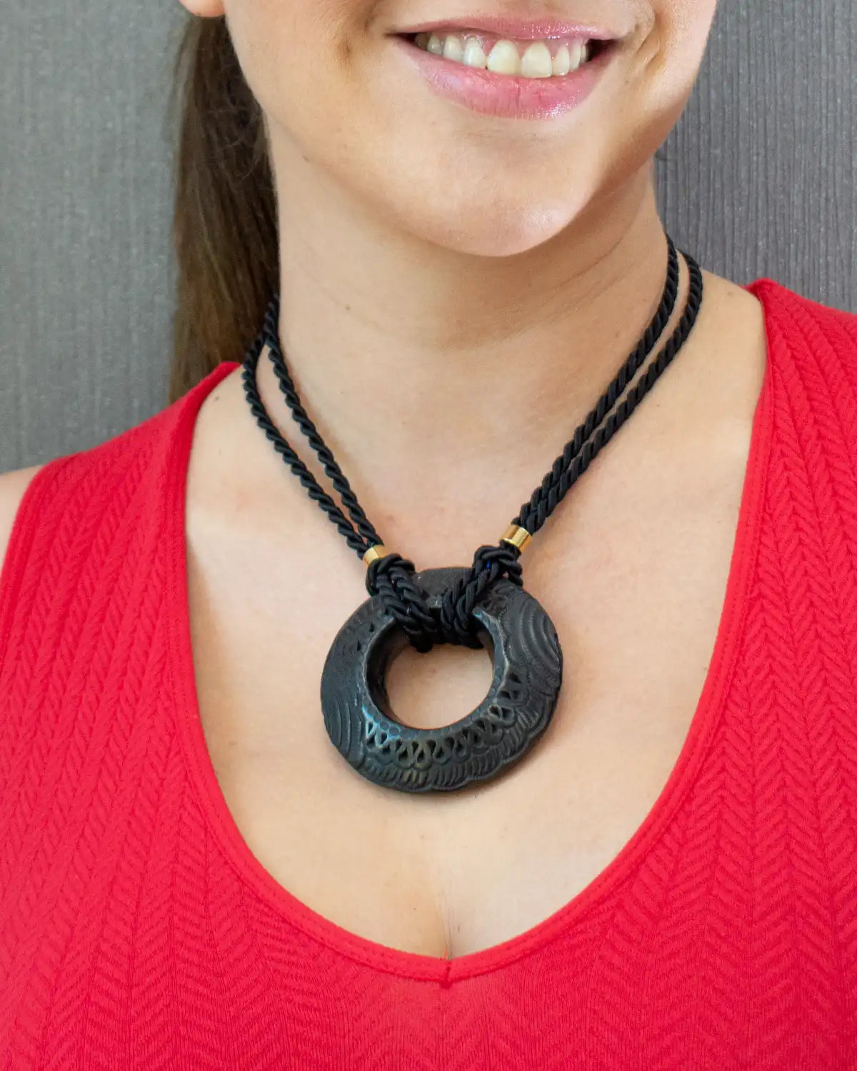 SHORT HOOP NECKLACE