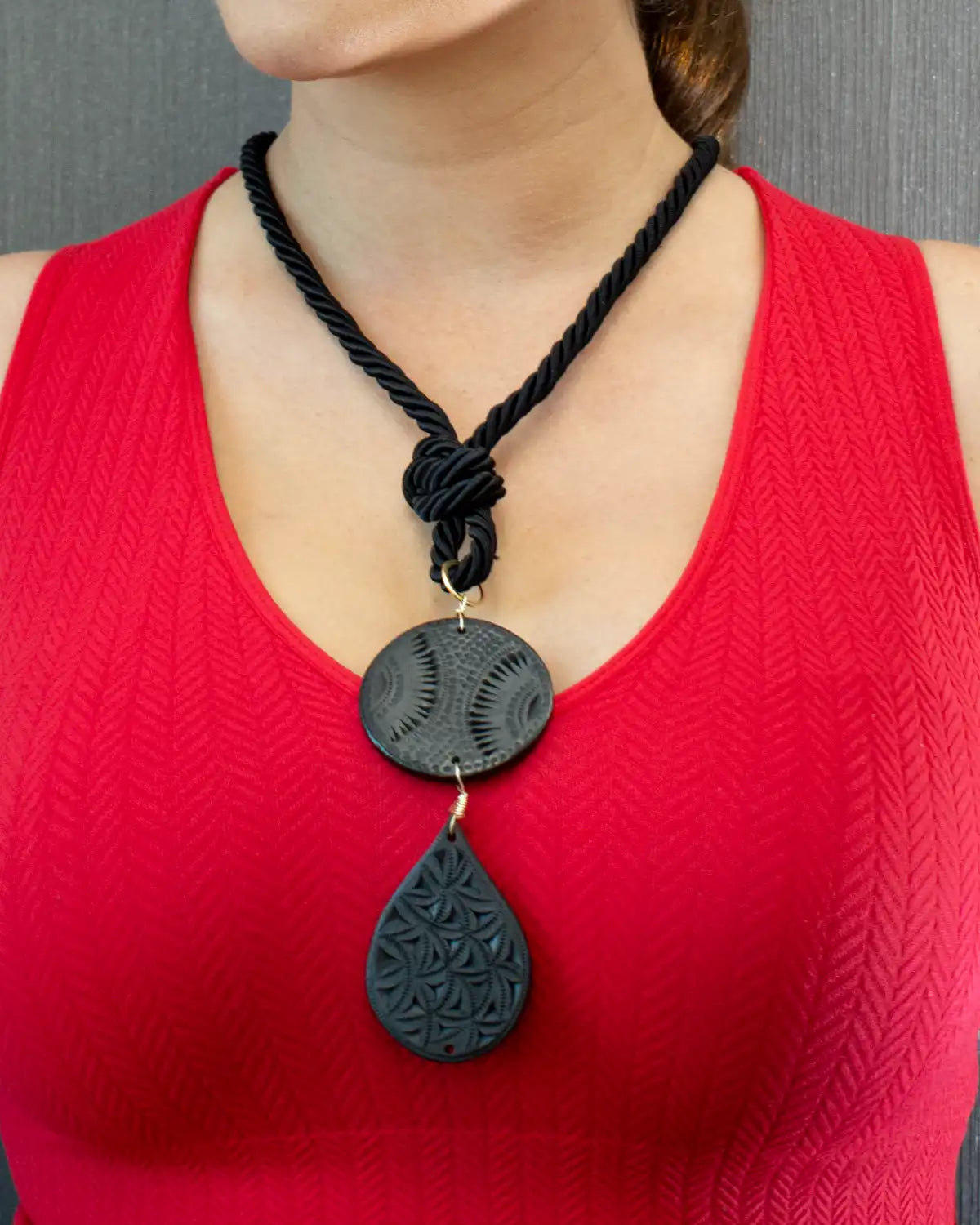 LONG CORD NECKLACE WITH FLAT DROP