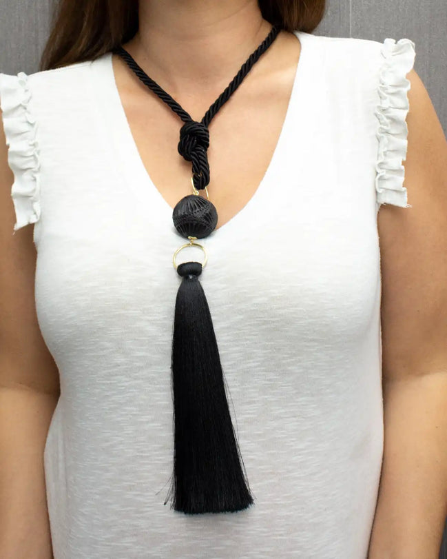 POMPOM BALL NECKLACE