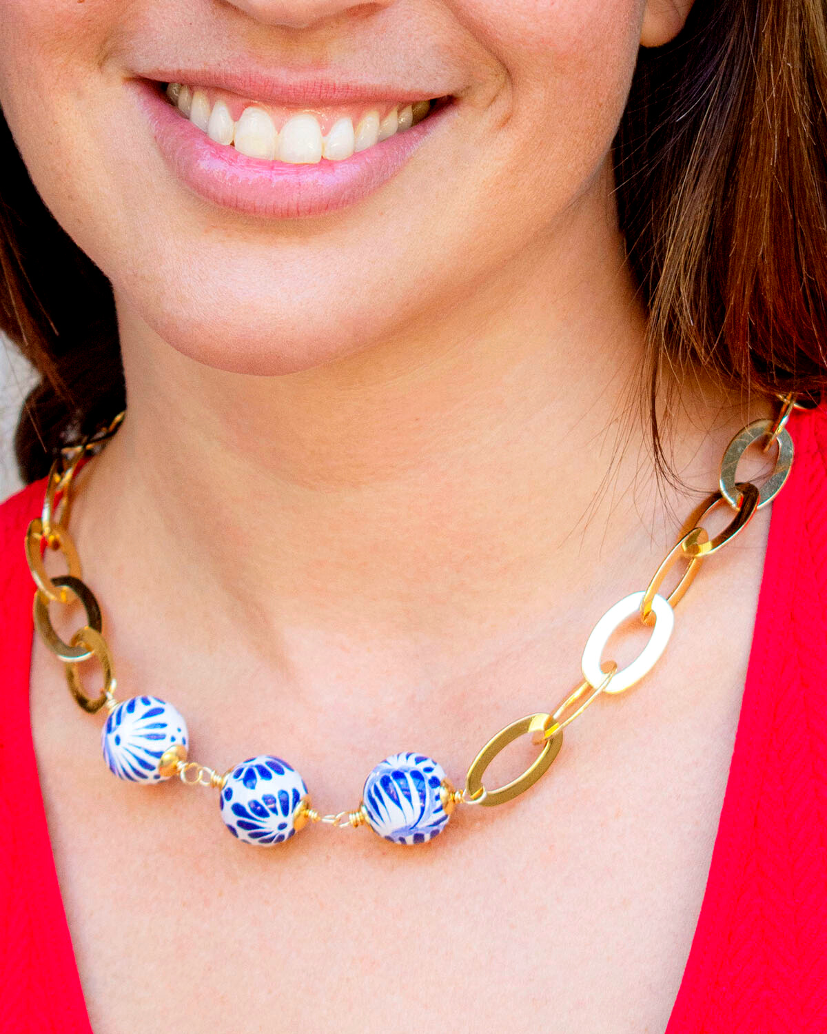 COLLAR LARGO ESFERAS LATERAL