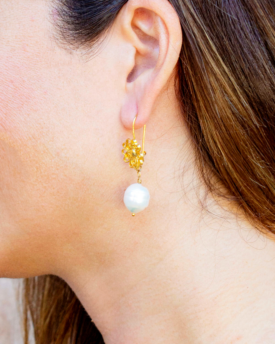 SIMPLE PEARL EARRING