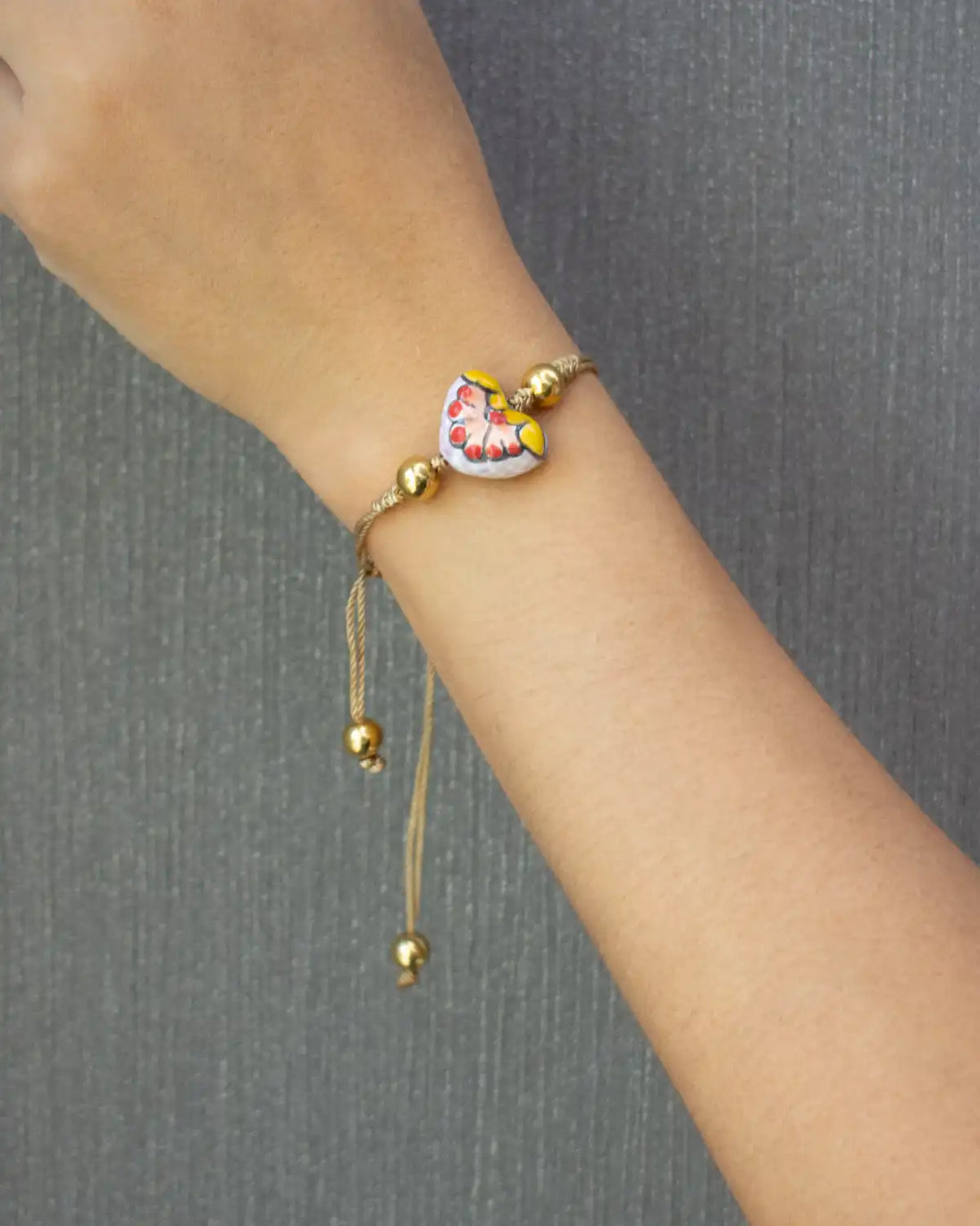 PULSERA AJUSTABLE CORAZON COLOR
