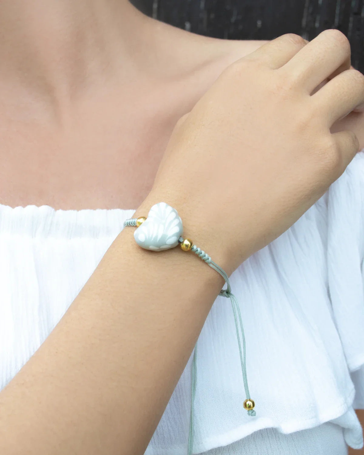 PULSERA AJUSTABLE CORAZON GRIS