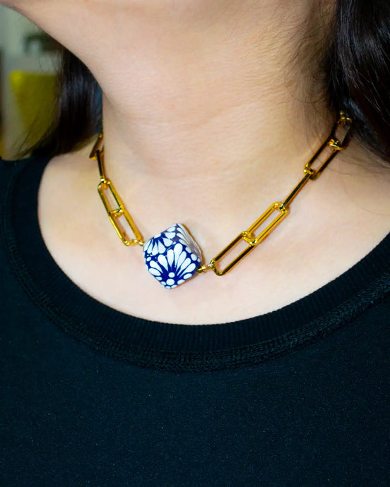 NECKLACE CHAIN AND CENTRAL CUBE