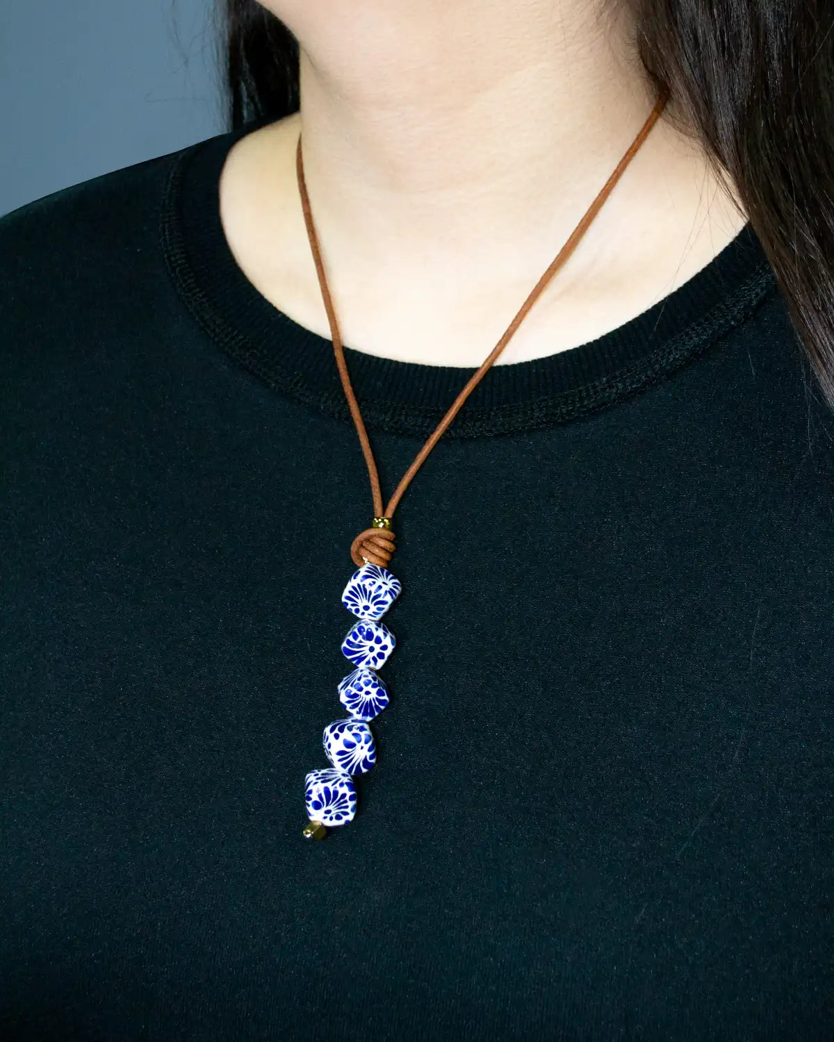 COLLAR PIEL Y 5 CUBOS TALAVERA VERTICAL