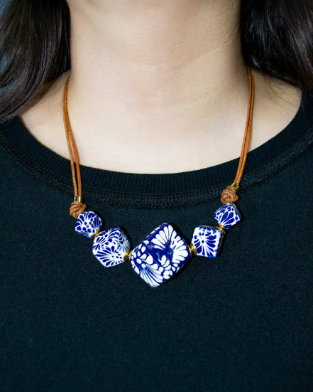 COLLAR CUBOS Y PIEL