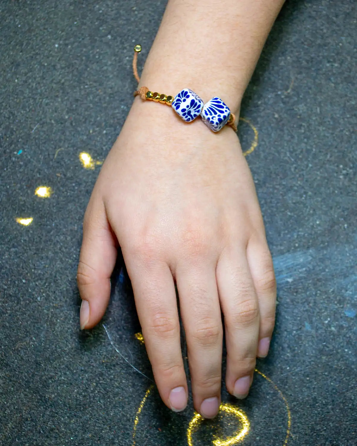 PULSERA 2 CUBOS TALAVERA Y CUBITOS DORADOS