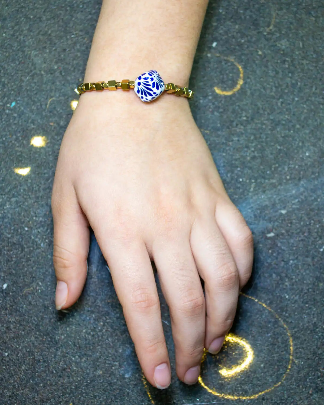 PULSERA CUBOS DORADOS Y TALAVERA