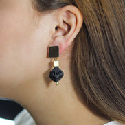 ARRACADA CUBO BARRO NEGRO Y CUBO DORADO MINI