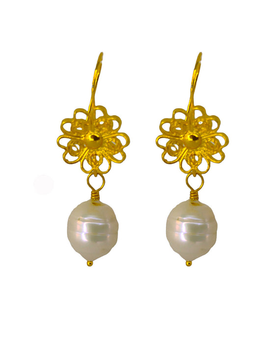 SIMPLE PEARL EARRING