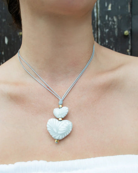 COLLAR 2 CORAZONES DE TALAVERA BLANCA