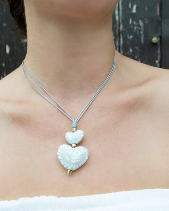 COLLAR 2 CORAZONES DE TALAVERA BLANCA