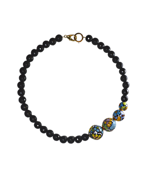 FACETED ONYX NECKLACE WITH SIDE COLORED SPHERE