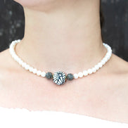 NECKLACE WITH CENTRAL PEARL SPHERE