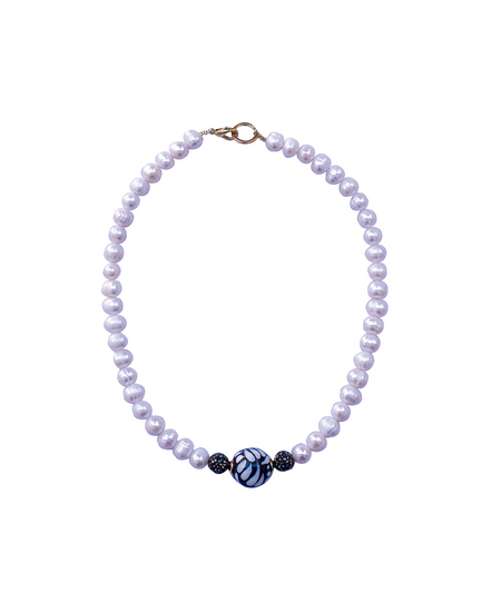 NECKLACE WITH CENTRAL PEARL SPHERE