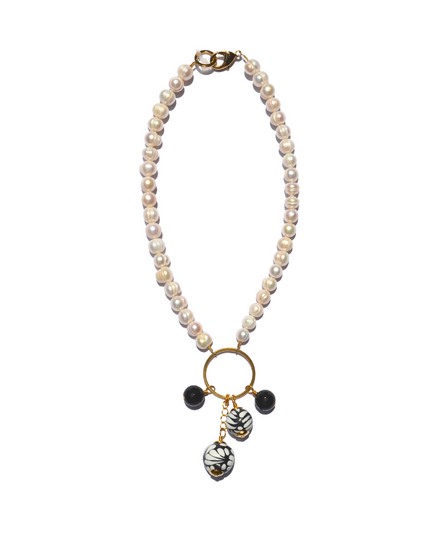COLLAR DE PERLAS CON DIJE DE TALAVERA NEGRA