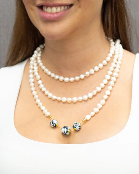 LONG NECKLACE WITH 3 BEADS