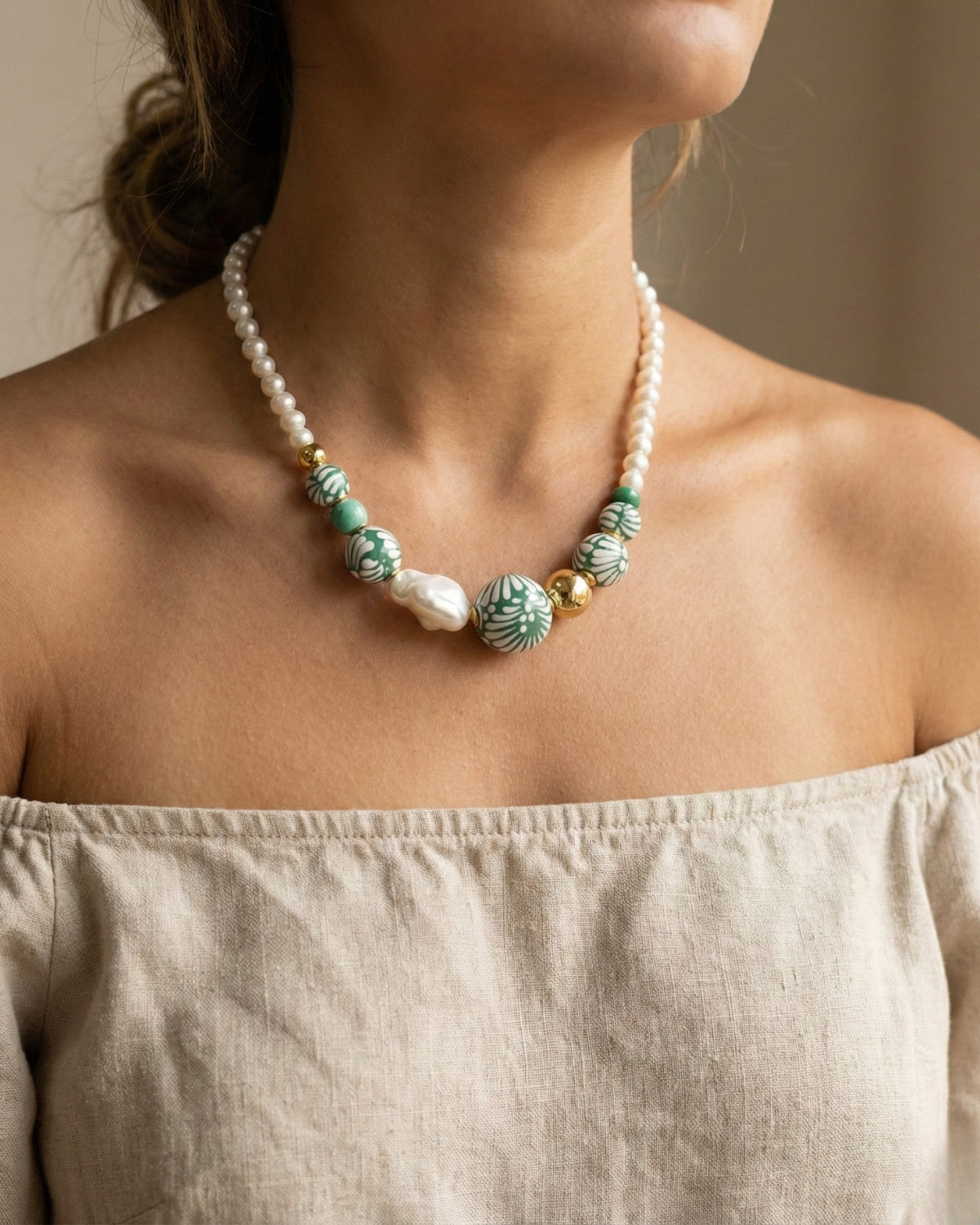 SHORT PEARL NECKLACE