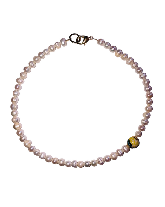 COLLAR PERLA ESFERA LATERAL COLOR