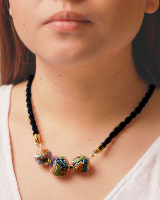 THREE SPHERES CORD NECKLACE COLOR