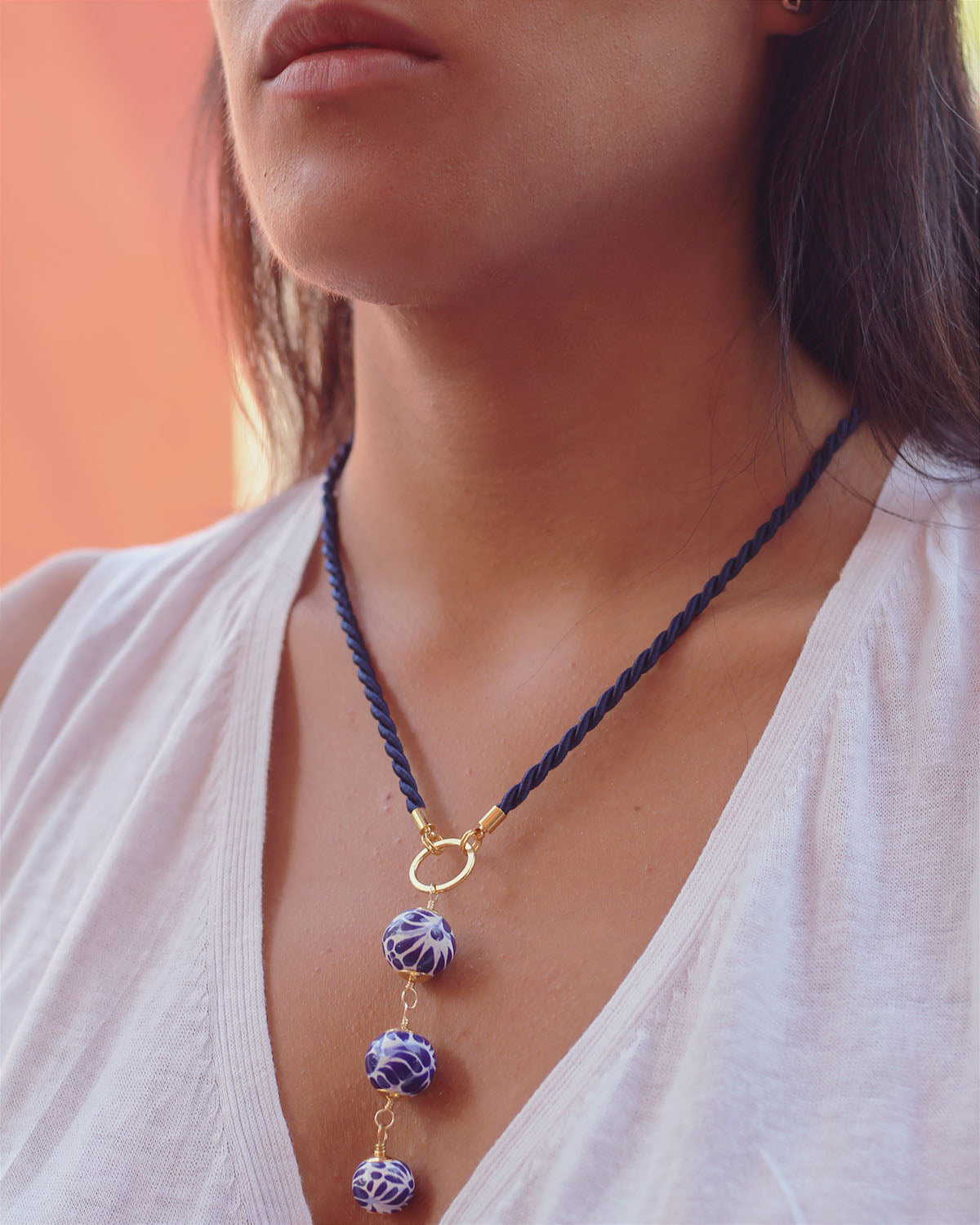 COLLAR ESFERA DESNIVEL