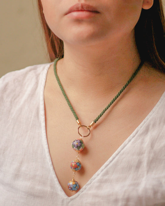BALL OFF-CENTER COLOR NECKLACE
