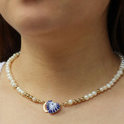 MINI PEARL NECKLACE, GOLD SPHERE, PLATE AND HEART STUD